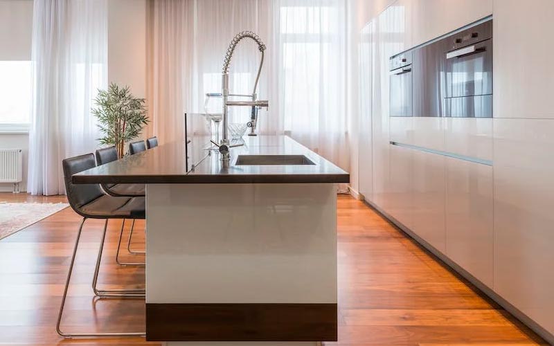 Cocinas con isla. Espacio adicional para trabajar y para almacenar.